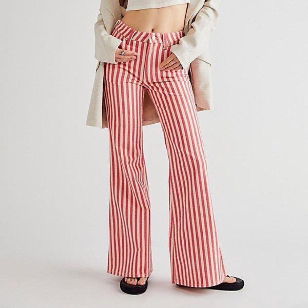 Wrangler Wanderer 622 High Rise Flare Jeans in Raspberry Ripple - Picture 2 of 7